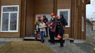 Островные студенты посетили строительный объект в рамках «Недели предпринимательства»
