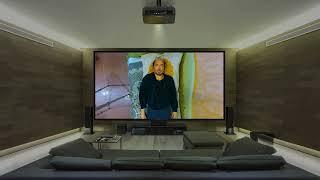 Пою зарубежную певицу Каскада лёжа на своей софе диване, видео показывается по большому телевизору